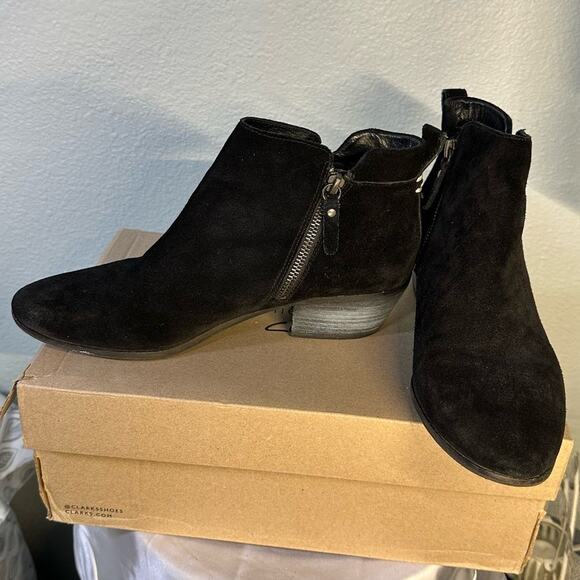 Vince Camuto Black Suede Leather Booties with Zipper Details - Size 10M - Boots - Picture 5 of 9